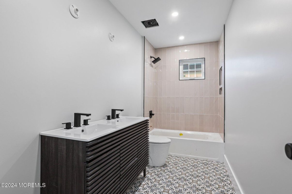Bathroom, Interior, Recessed Lighting