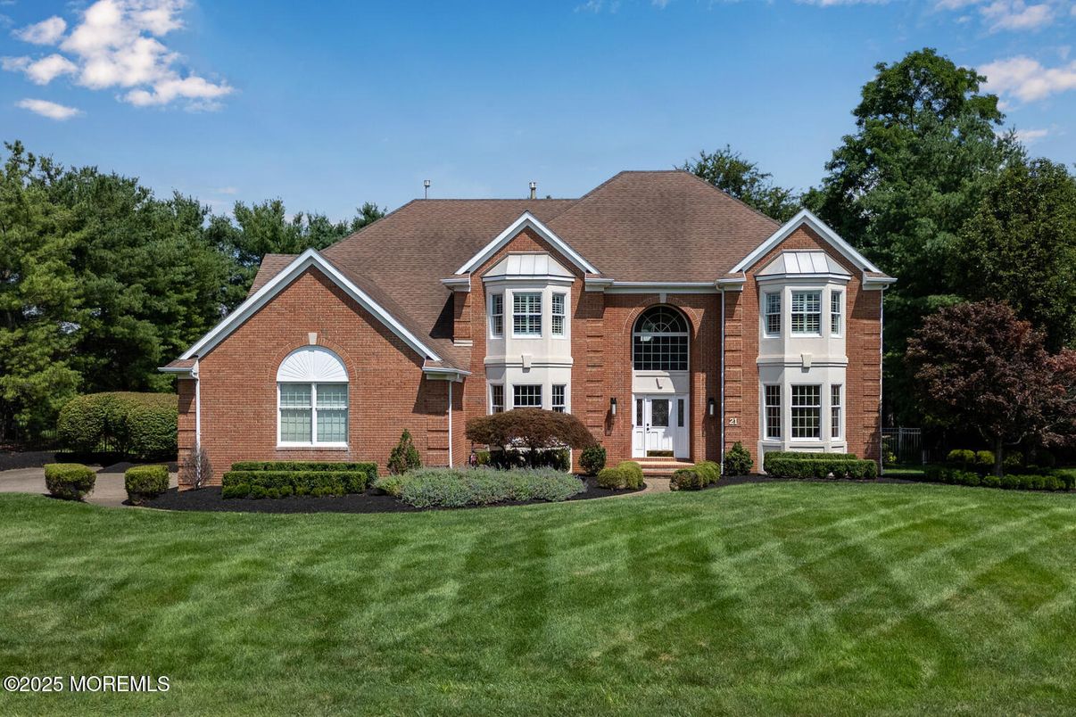 Exterior, Facade, Brick Facade, Brick Traditional