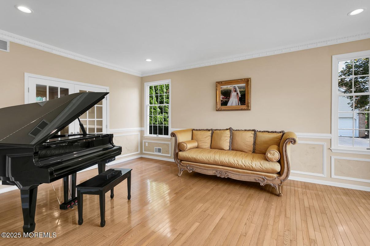 Interior, Piano, Recessed Lighting, Wood Texture Flooring