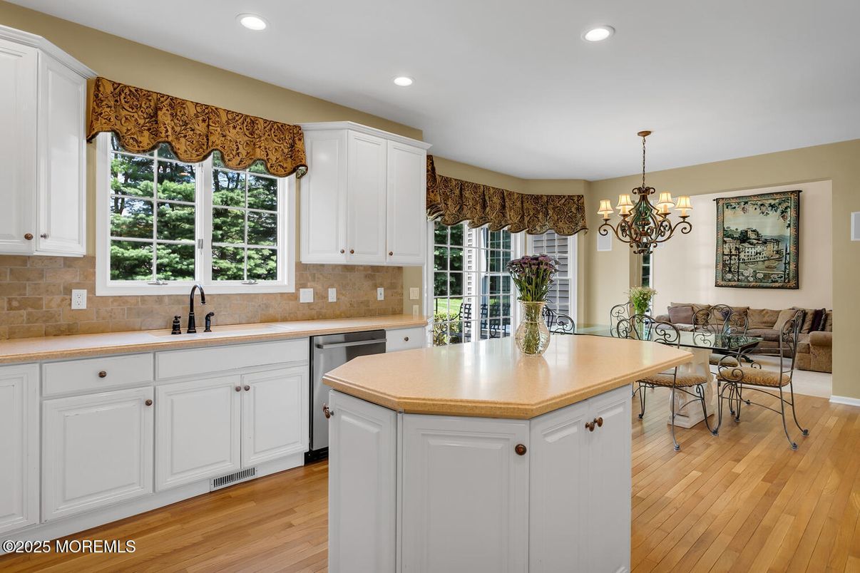 Chandelier, Dining room, Interior, Kitchen, Recessed Lighting, Wood Texture Flooring
