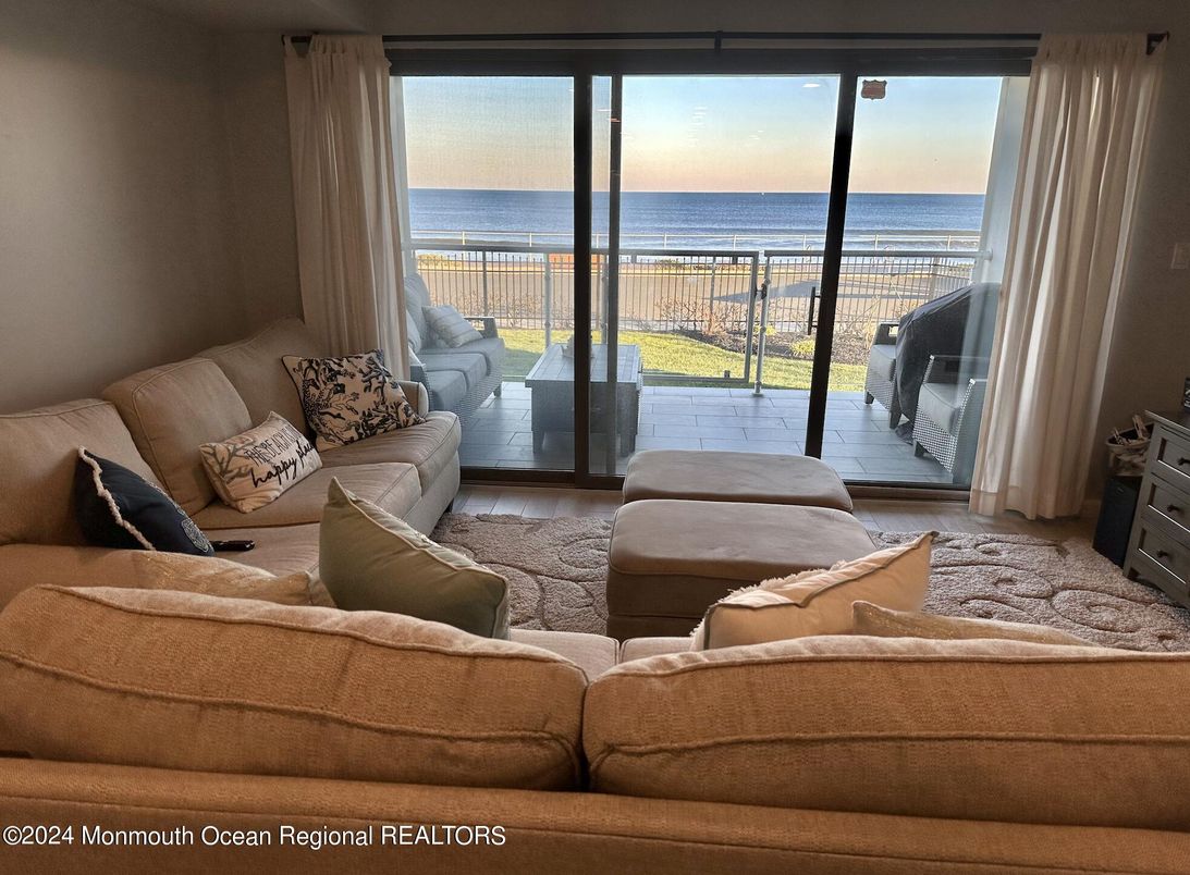 Interior, Living room, Water