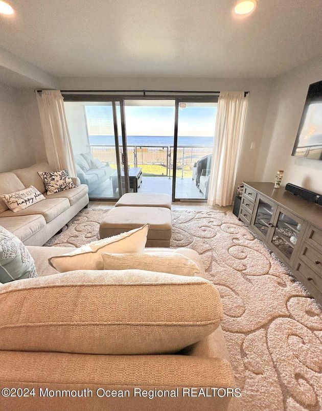 Interior, Living room, Recessed Lighting, Water