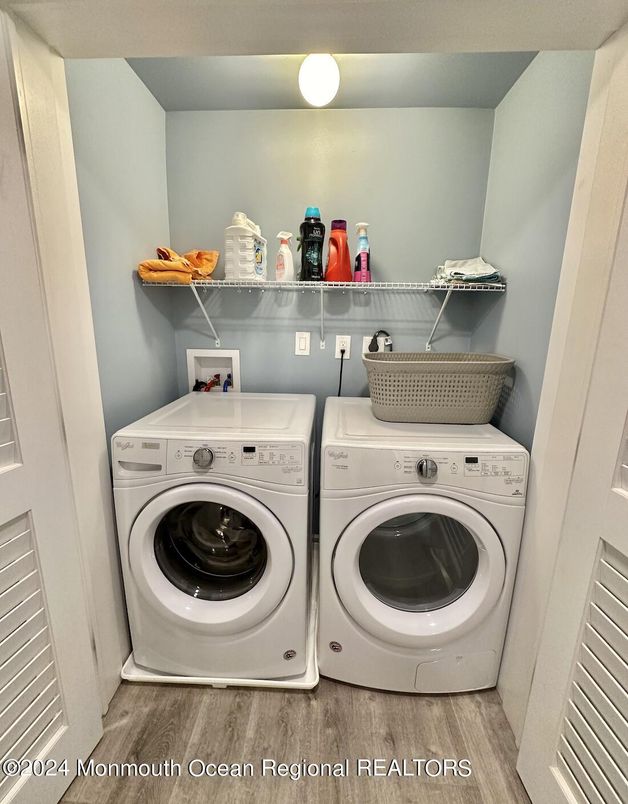 Interior, Utility Closets, Washer, Wood Texture Flooring