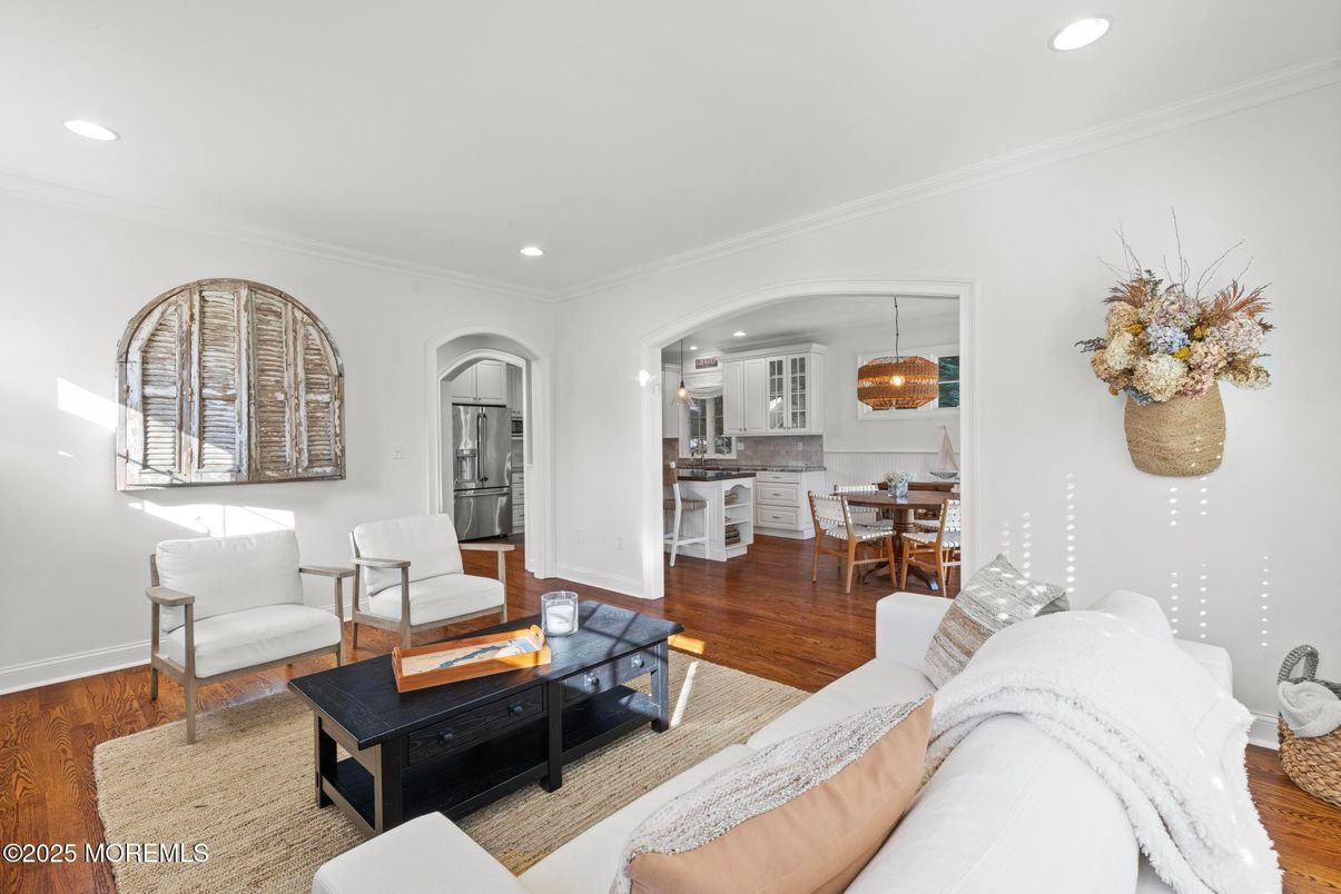 Dining room, Interior, Kitchen, Living room, Pendant Lights, Recessed Lighting, Wood Texture Flooring