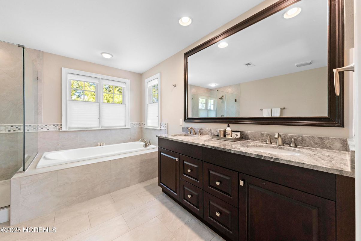 Bathroom, Dual Sink Vanities, Interior, Recessed Lighting