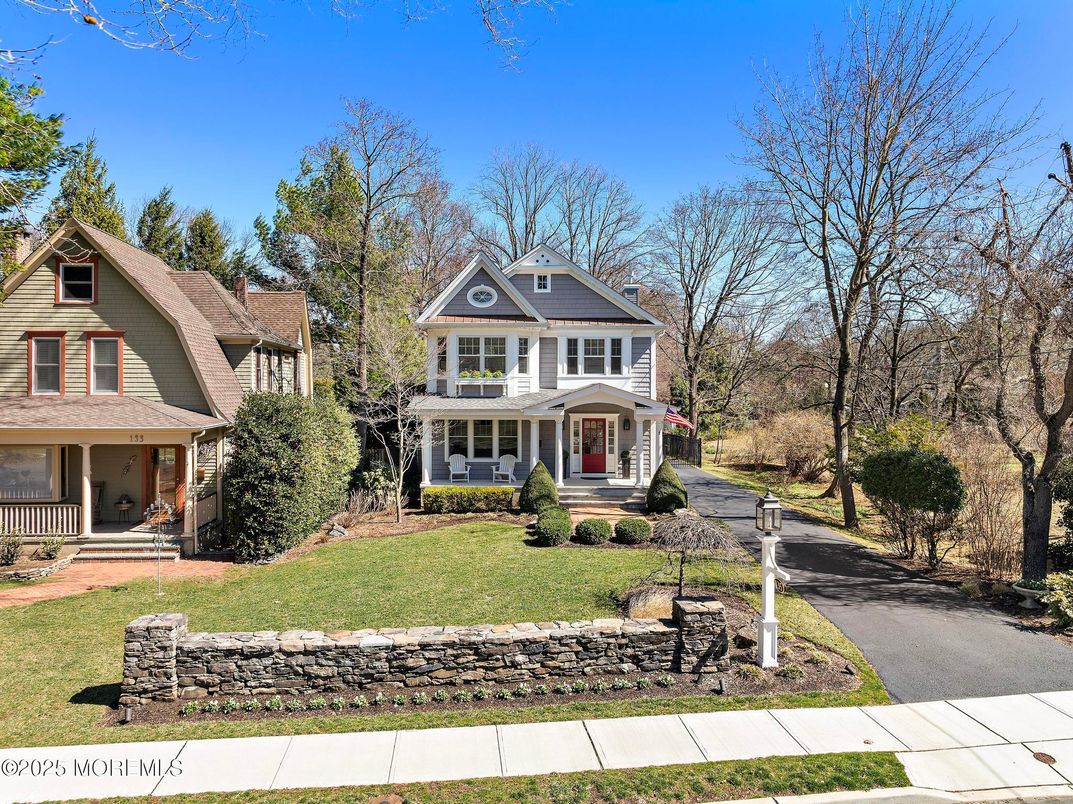 Exterior, Facade, Queen Anne Victorian