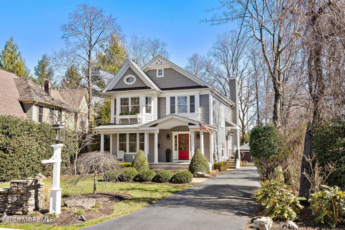 Exterior, Facade, Queen Anne Victorian