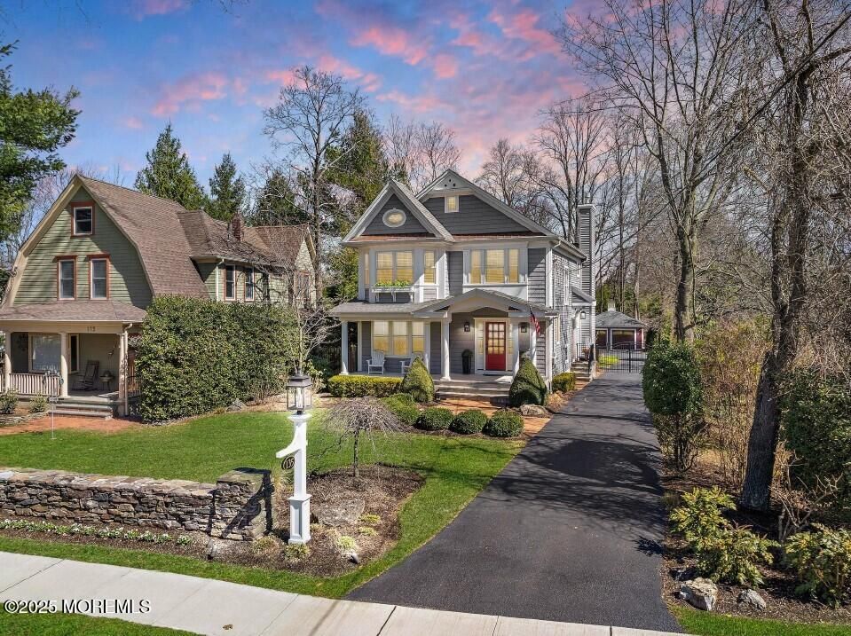 Exterior, Facade, Queen Anne Victorian
