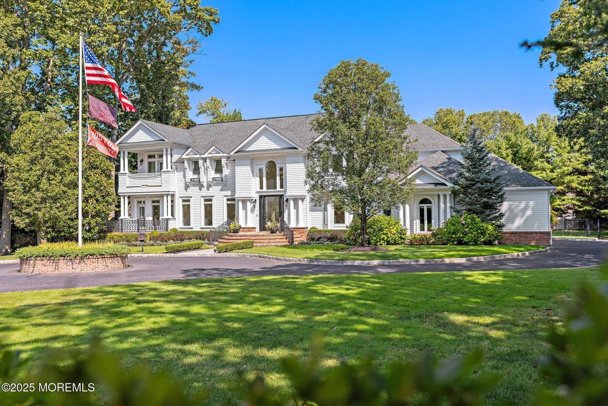 Backyard, Exterior, Facade, Queen Anne Victorian