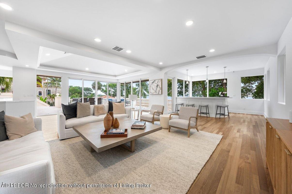 Interior, Living room, Pendant Lights, Recessed Lighting, Wood Texture Flooring