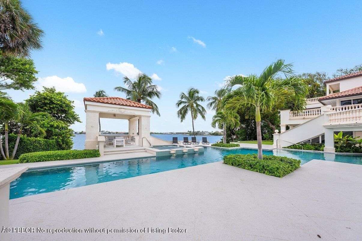 Exterior, Pool, Water