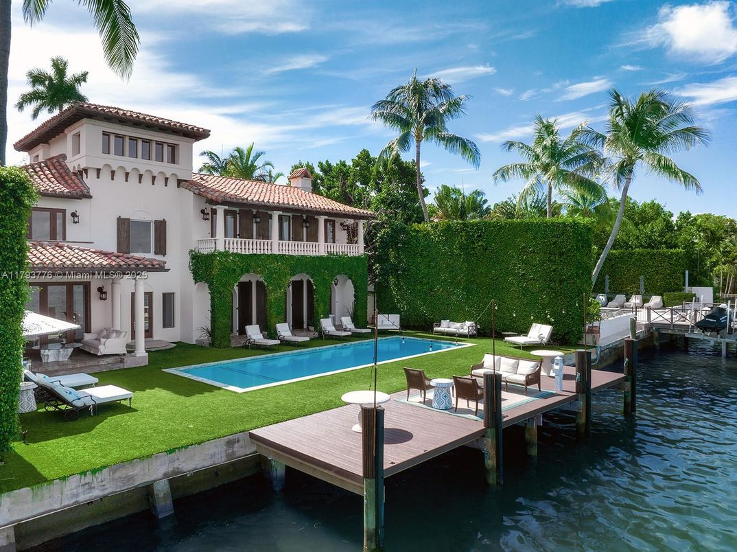 Exterior, Lake, Pool