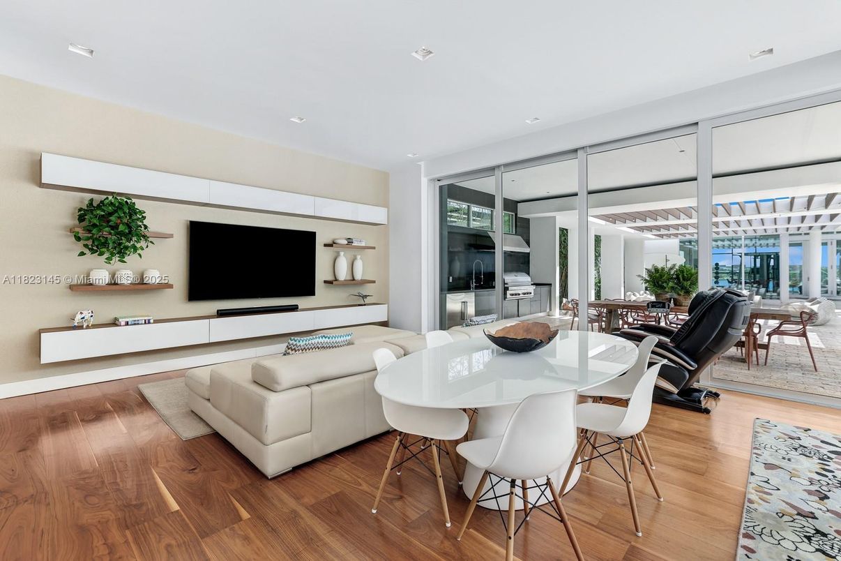 Dining room, Interior, Living room, Recessed Lighting, Wood Texture Flooring