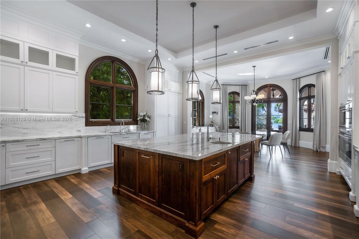 Chandelier, Dining room, Interior, Kitchen, Pendant Lights, Recessed Lighting, Wood Texture Flooring