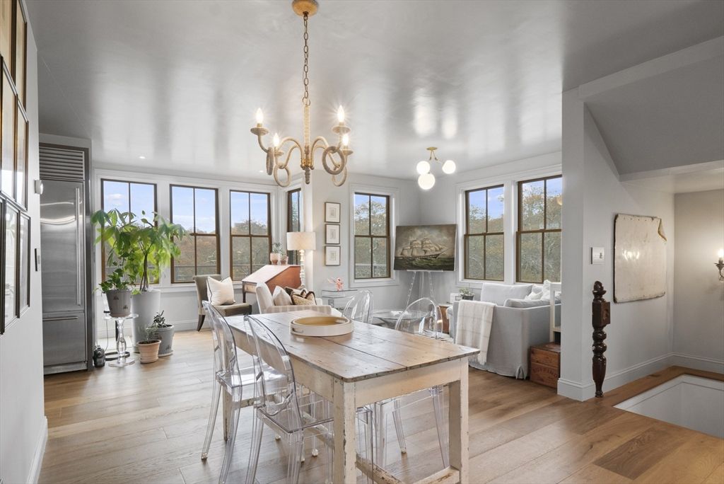 Chandelier, Dining room, Interior, Living room, Wood Texture Flooring