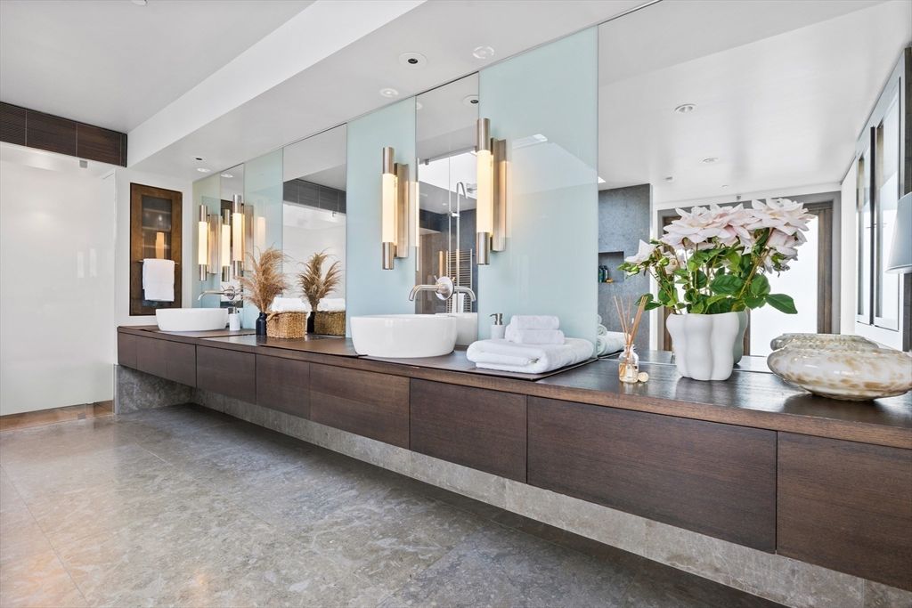 Bathroom, Dual Sink Vanities, Interior, Recessed Lighting