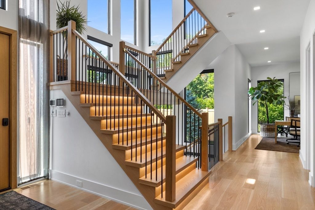 Interior, Recessed Lighting, Wood Texture Flooring