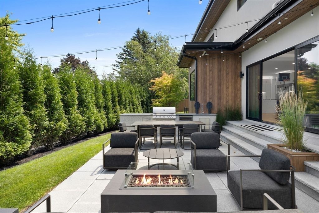 Exterior, Outdoor Kitchen