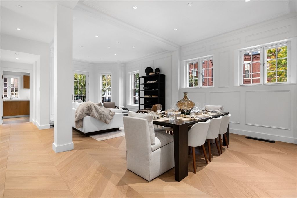 Dining room, Interior, Living room, Recessed Lighting, Wood Texture Flooring