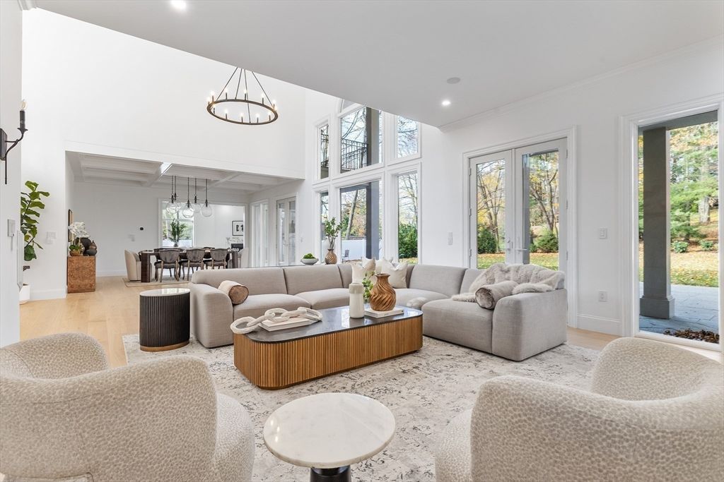 Chandelier, Dining room, Interior, Living room, Pendant Lights, Recessed Lighting, Wood Texture Flooring