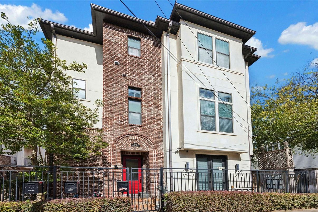 Exterior, Facade, Brick Facade, Rowhouse