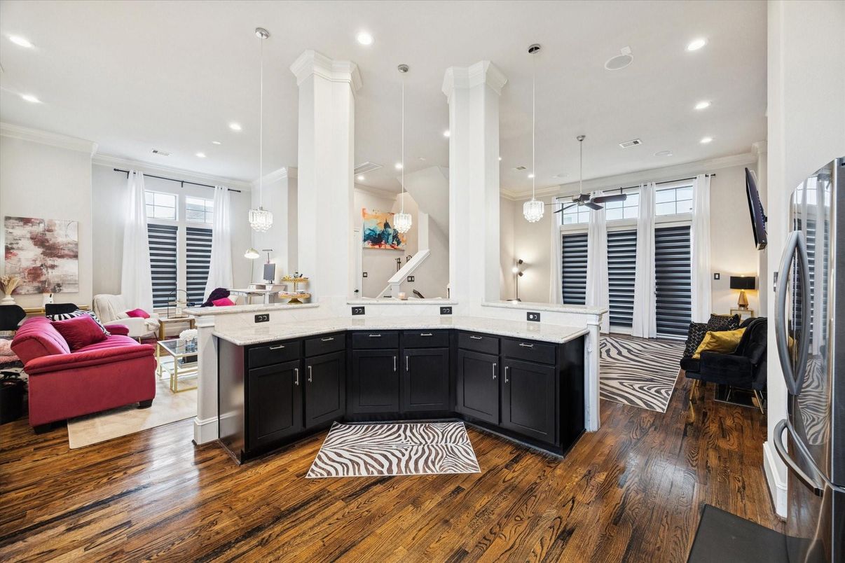 Interior, Kitchen, Living room, Pendant Lights, Recessed Lighting, Wood Texture Flooring