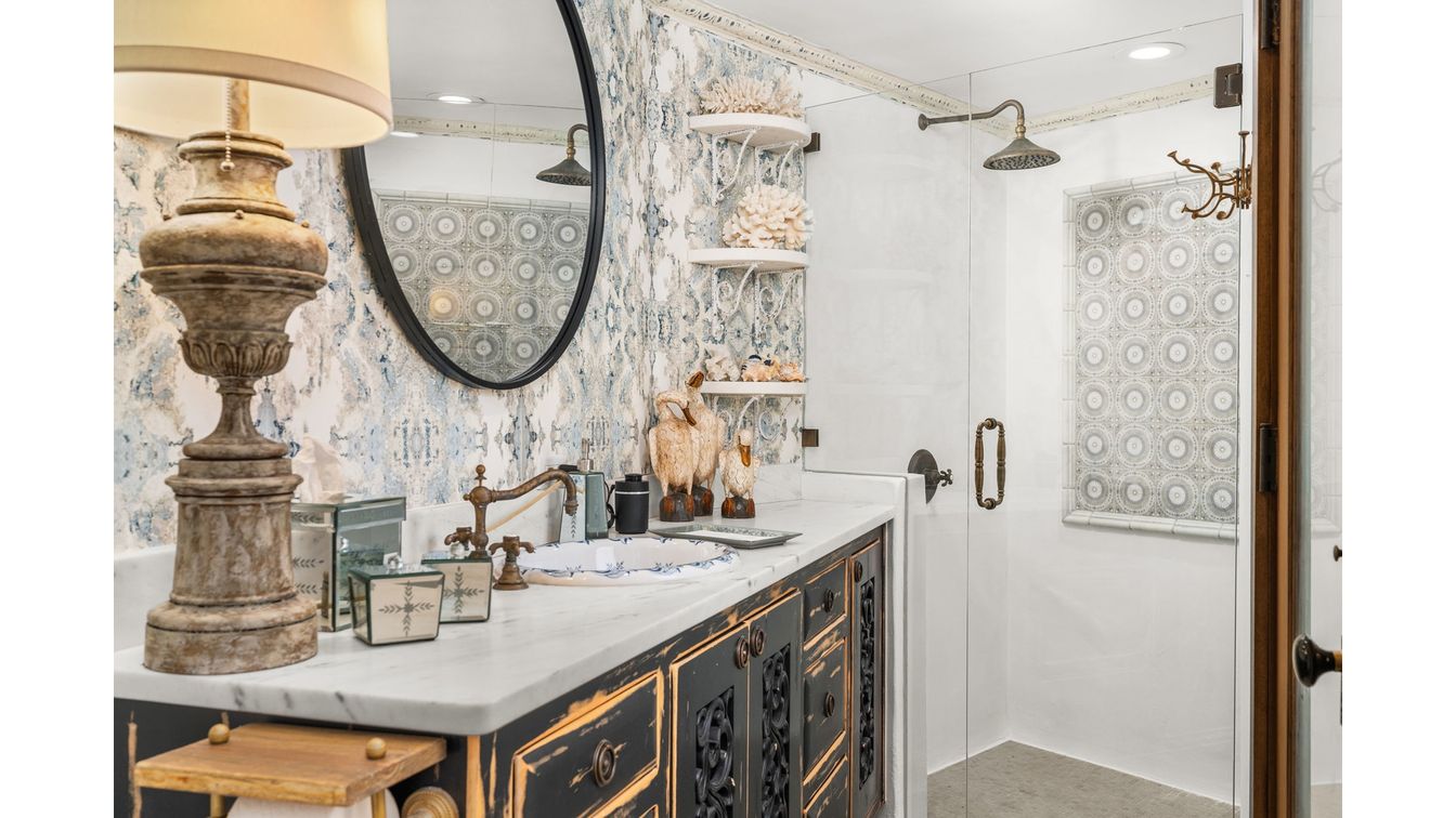 Bathroom, Interior, Recessed Lighting