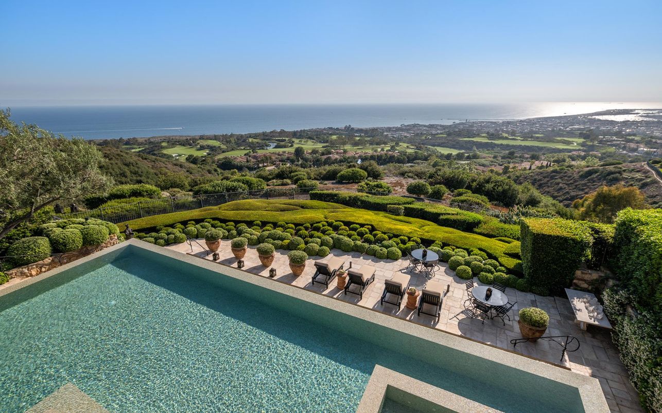 Exterior, Pool, Water