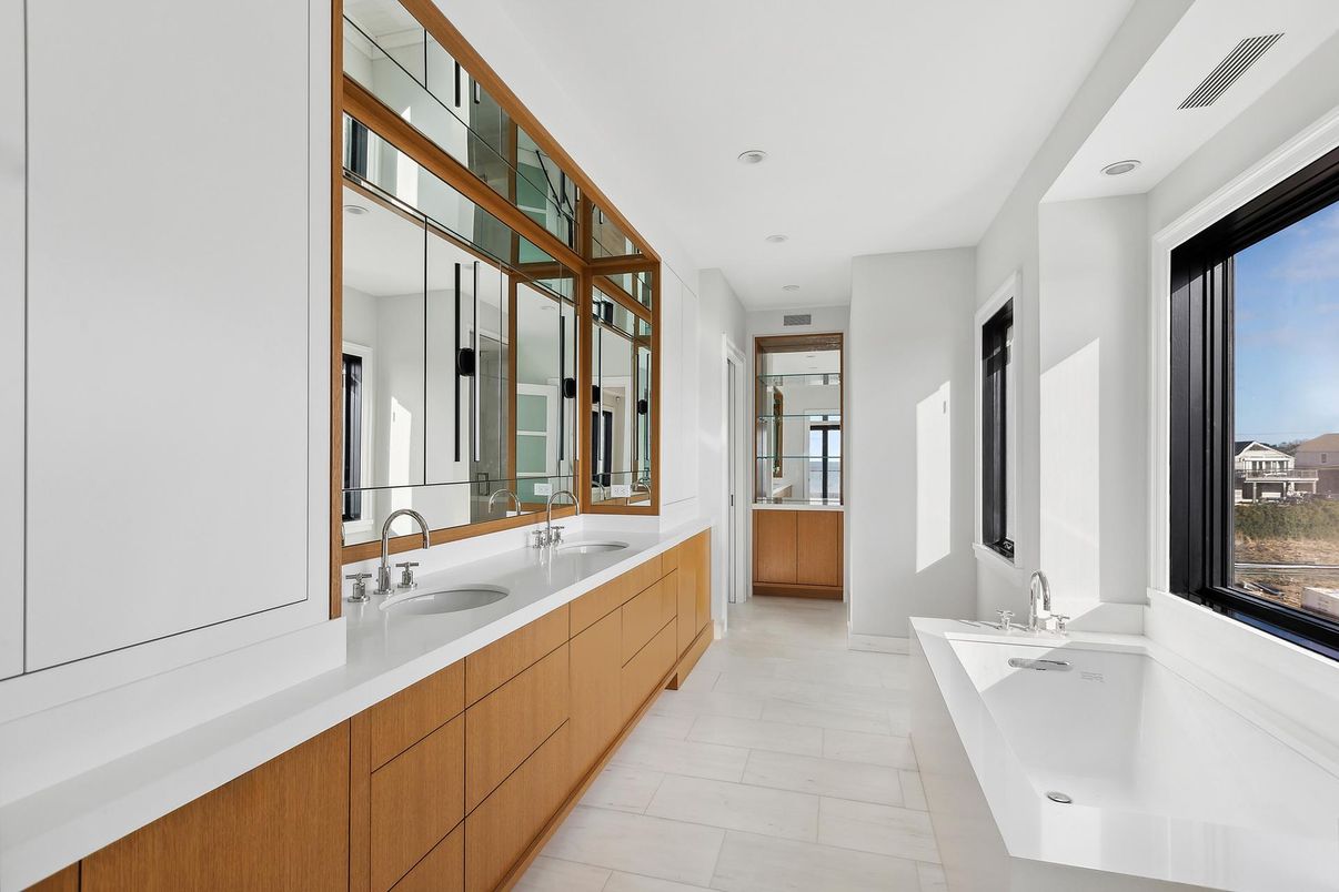 Bathroom, Dual Sink Vanities, Interior, Recessed Lighting