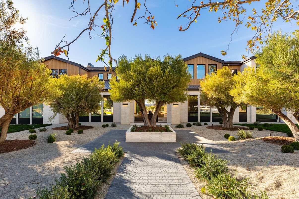 Backyard, Exterior, Facade, Farmhouse