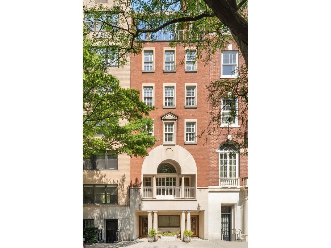 Exterior, Facade, Brick Facade, Rowhouse