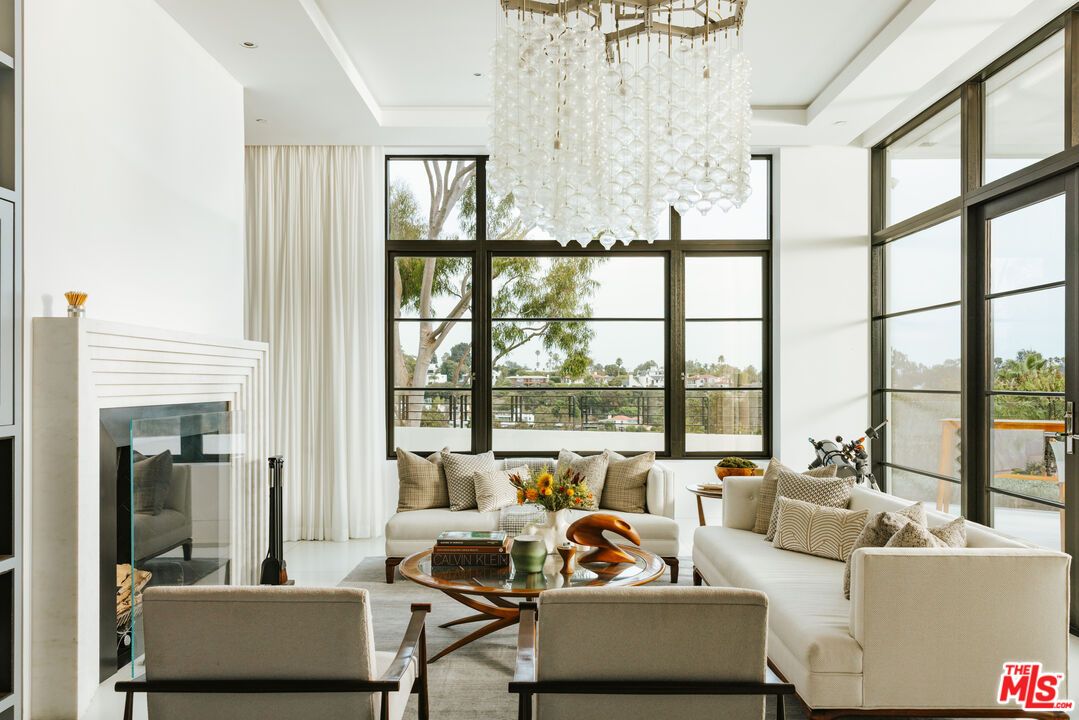 Chandelier, Interior, Living room