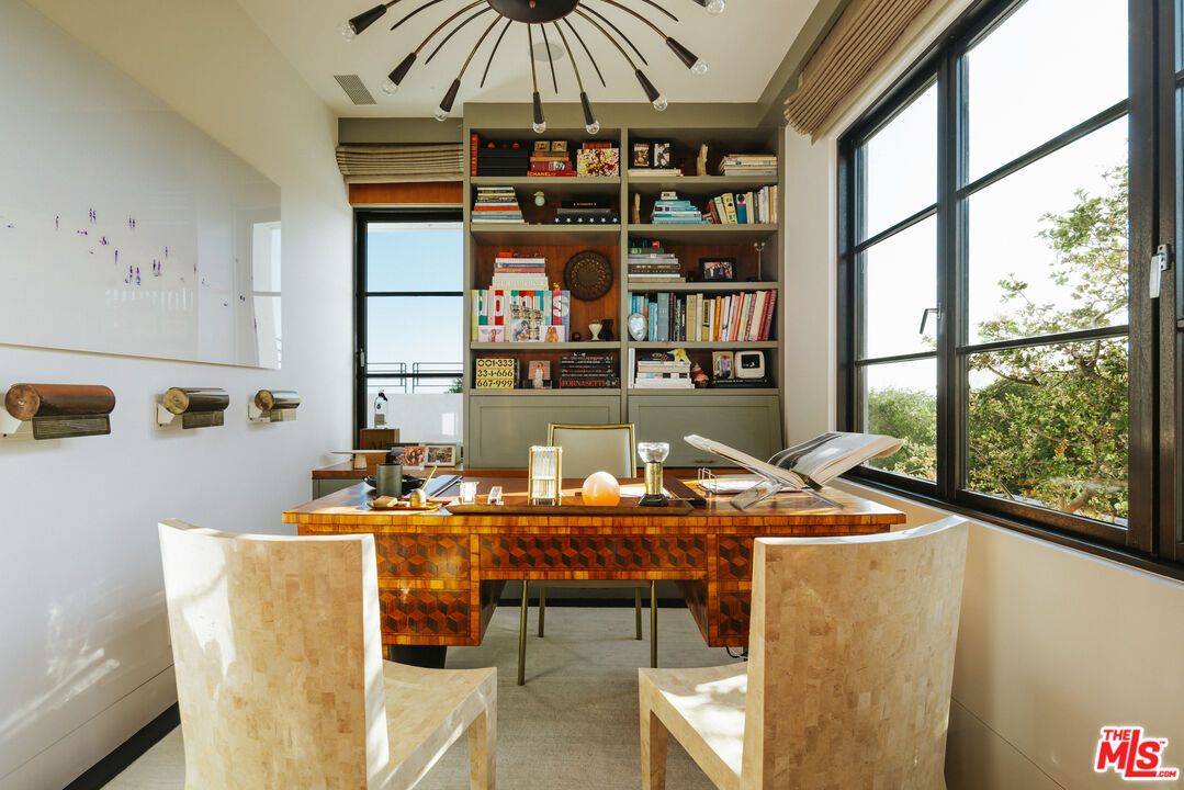 Home Office, Interior