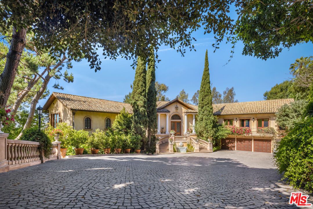 Backyard, Exterior, Facade, Mediterranean