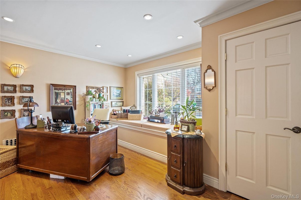 Home Office, Interior, Recessed Lighting, Wood Texture Flooring