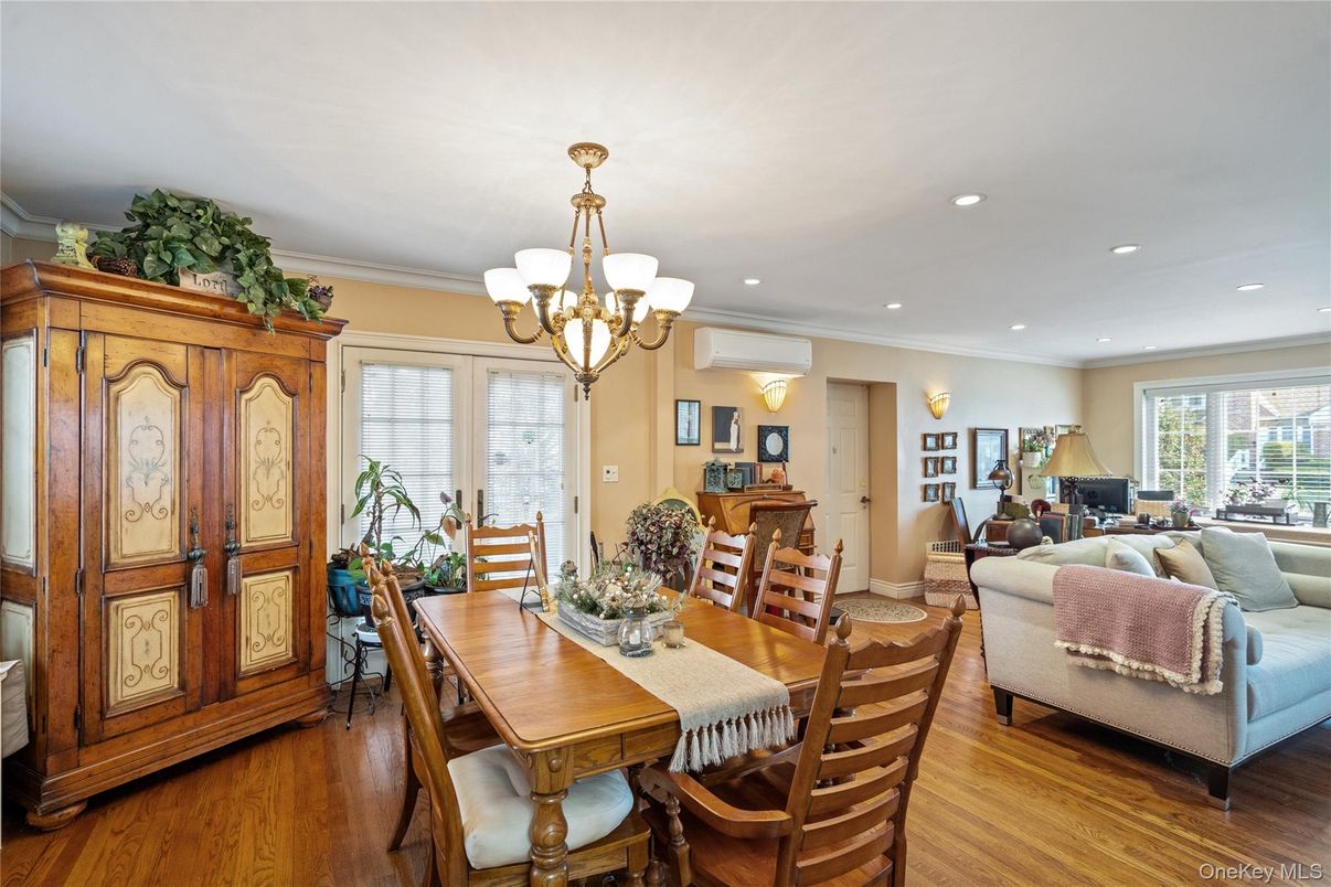 Chandelier, Dining room, Interior, Living room, Recessed Lighting, Wood Texture Flooring